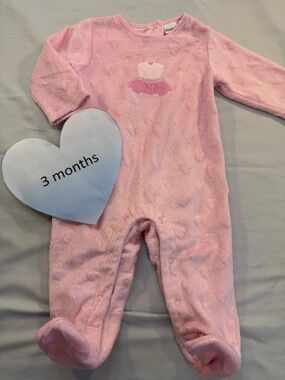 Vitamin Kids - long sleeve footed plush sleeper/one piece outfit. Size 3 months